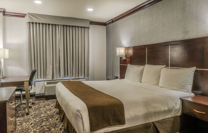 Woodbine Hotel & Suites