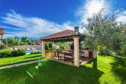 Apartment in Nin Near the Beach & Pool