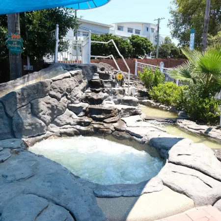 Sapphire Palms Motel