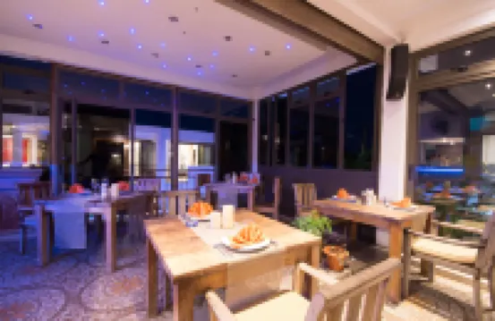 Villa Alizée Boutique Hotel - Idéal Couples & Pros - Rooftop - Parking privé