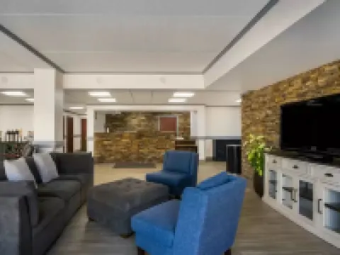 Clarion Inn and Suites Airport Hotels in Cascade