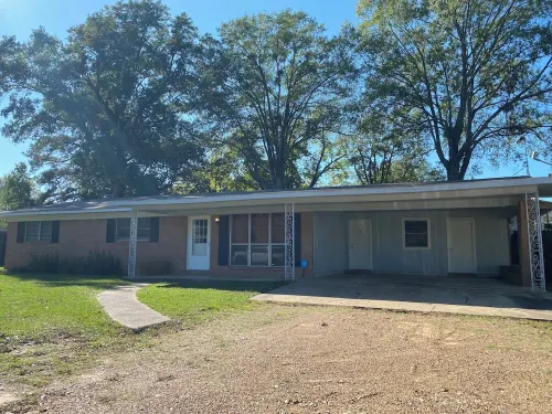 Charming 3-bedroom house with WiFi and AC in Nash