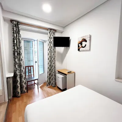 Pensión Régil Hotels near Beach of La Concha