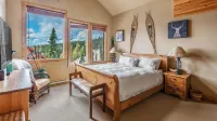 Forest Lane Hideaway - Luxurious Family Friendly Home w Private Hot Tub