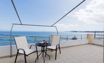 The Island Life Apartments by Konnect, Ipsos Beach
