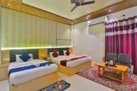 Hotel the Ramay Palace فنادق في Manjha Kala