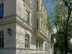 호텔 알투스 팰리스 - 데스티고 호텔