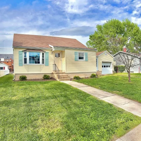Stumble-In Guest House- Downtown Location