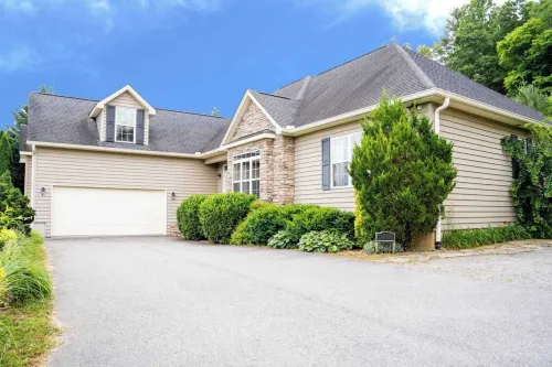 Fairview Vista by AvantStay 10 Mins to Asheville