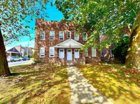 Cozy Walk up King Bed Fast WiFi Hotels in 