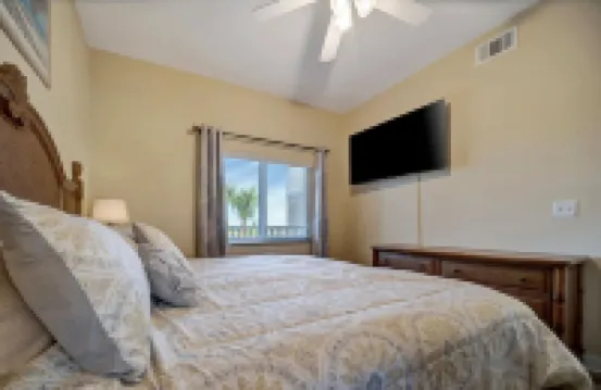 Sunlit Bayview Suite Balcony Pool & Hot Tub!