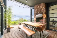 Charming 6-Bed Escape- Balconies & Panoramic Views