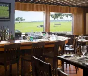 Newport Beach Hotel & Suites Hotels in Міддлтаун