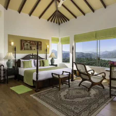 The Albatross, Kandy