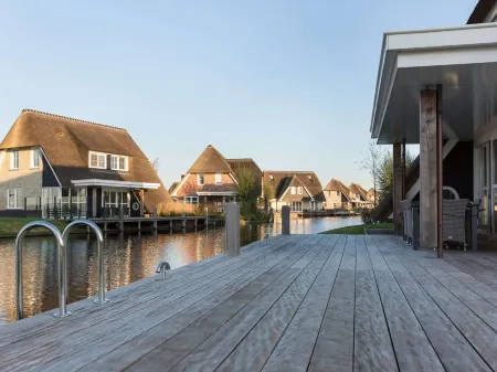 Stylish Villa by the Water Отели в г. Delfstrahuizen