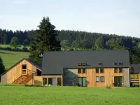 Beautiful Villa with Heated Outdoor Pool, Sauna, Hot Tub in Forest Hotels in Manhay