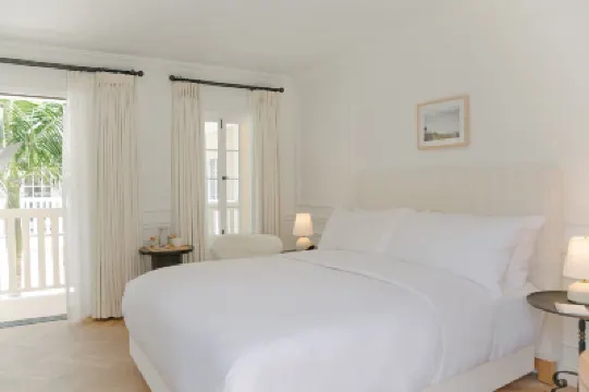 Cara Hotels near Bronson Caves