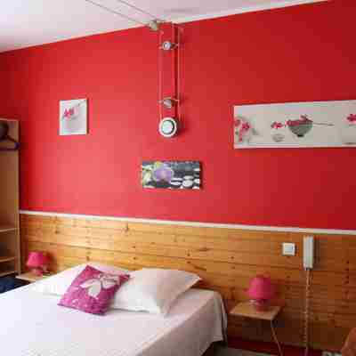 HÔTEL D’ORLÉANS ANGOULEME Rooms