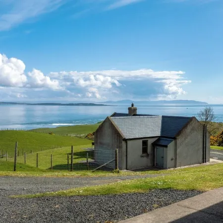 Kinbane Self Catering Cottages - 'Makem's Cottage'