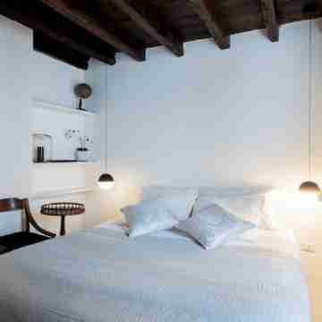 Co-C933-Pvol10a1 - Shades of Como with Private Terrace Rooms