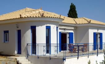 Despite Corona Summer Vacation on Southern Greek Beaches