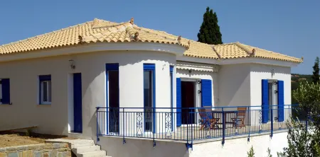 Despite Corona Summer Vacation on Southern Greek Beaches