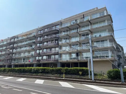 Sunlit Apartment Near Beach