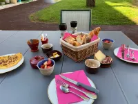 Gites Jardin-Darcy - Piscine au SEL Hotels in Réaux-sur-Trèfle