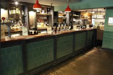 Hand and Spear Отели в г. Шеппертон