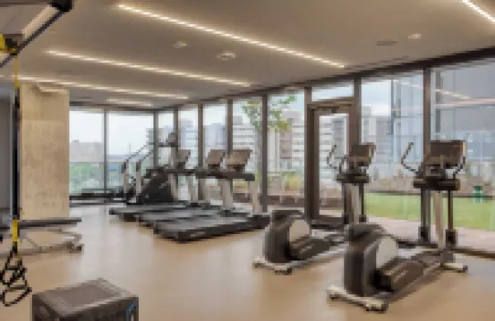 Sleeps 16 Brand New Austin High Rise w Rooftop Pool Gym Yoga Studio More