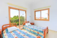 Villa Ira Finiki - parking
