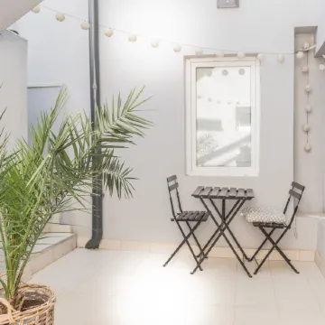 L&B Amphitheater Apartments