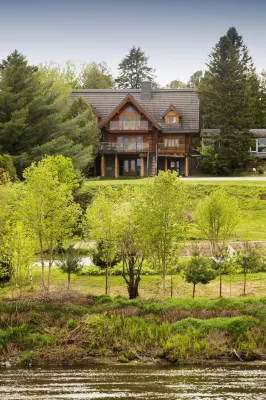 Hébergement "La Maison en Bois Rond" Hôtels à : Sainte-Marie