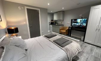 Luxury Detached Studio Apartment in Luton