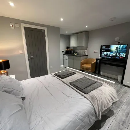 Studio - Sleeps 2 - Parking - Wifi