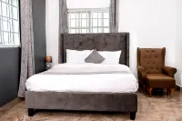 Lovek Condos - Apartments