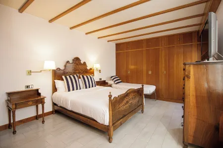 Hotel Casa Mas Отели рядом с достопримечательностью «Hiper Garden Center Sa Bòvila»