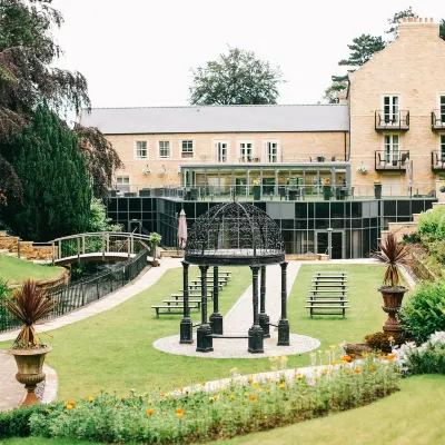 Saltmoore Hotels near Captain Cook Memorial Museum