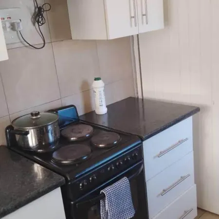 3 Bed House - Sleeps 6 - Garden - Parking - Wifi
