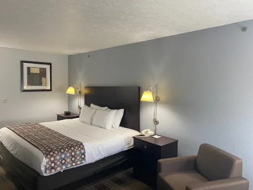 Baymont by Wyndham Danville IL - parking