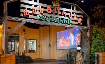 Leader Hotel