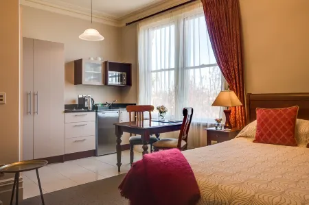 Merivale Manor