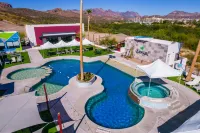 Sawari Hotel - Pools