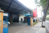 RedDoorz Syariah Near Alun-Alun Bojonegoro Hotels in Bojonegoro