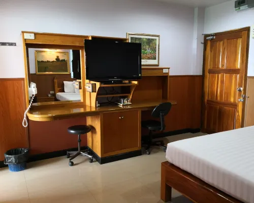 Phadaeng Hotel Hotel in zona Tempio Wat Loung