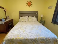 Cozy cottage with natural fire place! Hotels in Huron County