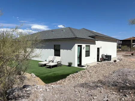 Private Casita w desert landscape and great views.