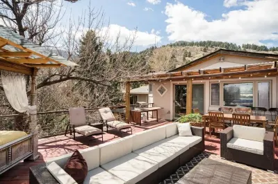 Expansive Luxury in Central Home With Downtown Views Hotels near Flatirons