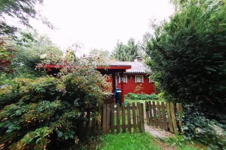 Very cozy Scandinavian log house in a quiet location on a large plot Отели рядом с достопримечательностью «CARLS»