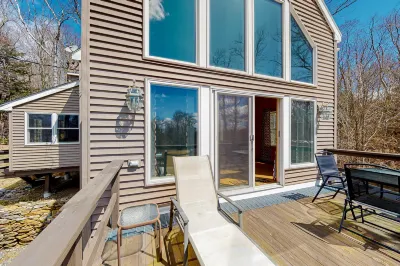 Mountain view home with WiFi, firepit, & fireplace - direct access to Vast trail